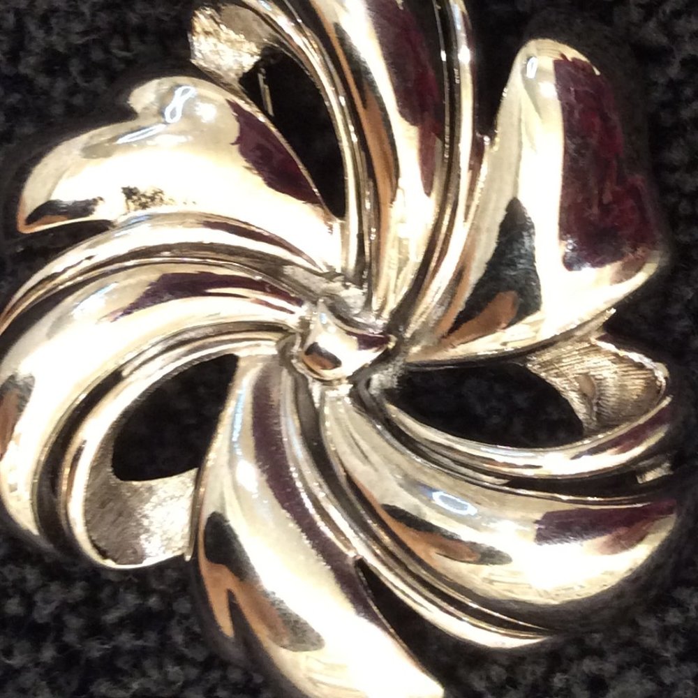 Vintage Silver Swirl Brooch
